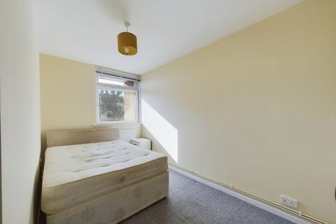 4 bedroom flat to rent, Portland Grove, Stockwell