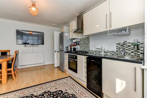 4 bedroom flat for sale, Bruce Avenue, Worthing