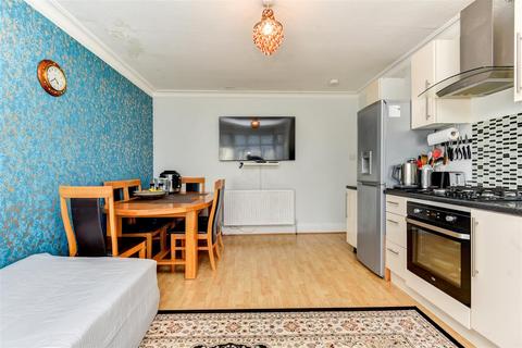 4 bedroom flat for sale, Bruce Avenue, Worthing