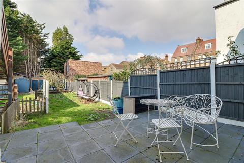67 Cotswold Road, Westcliff-on-sea, SS0 8AA
