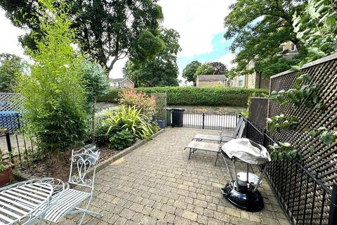 3 bedroom terraced house to rent, Printworks Row, Stanningley