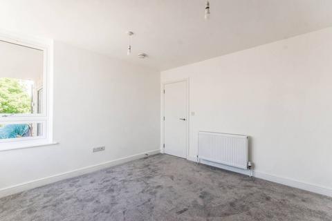 2 bedroom flat to rent, Parker Street, Silvertown, London, E16