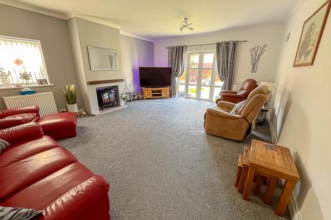 4 bedroom detached house for sale, Woodrows Lane, Clacton On Sea CO16