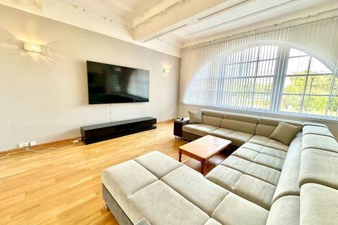 3 bedroom flat to rent, College Street, Merchant City, Glasgow, G1