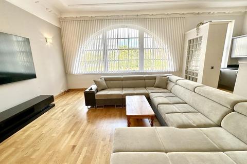 3 bedroom flat to rent, College Street, Merchant City, Glasgow, G1