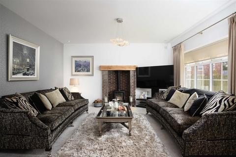 5 bedroom detached house for sale, Woodlands Lane, Leeds LS16