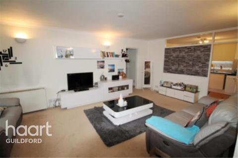 3 bedroom flat to rent, St Margarets