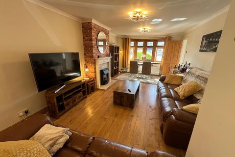 3 bedroom detached bungalow for sale, Meadow Walk Pentre - Pentre