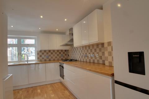 2 bedroom apartment to rent, Hanworth Road, Hounslow TW3