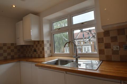 2 bedroom apartment to rent, Hanworth Road, Hounslow TW3