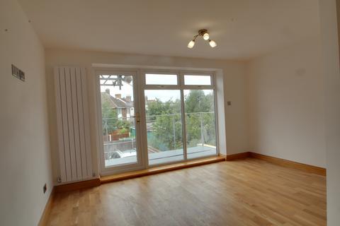 2 bedroom apartment to rent, Hanworth Road, Hounslow TW3