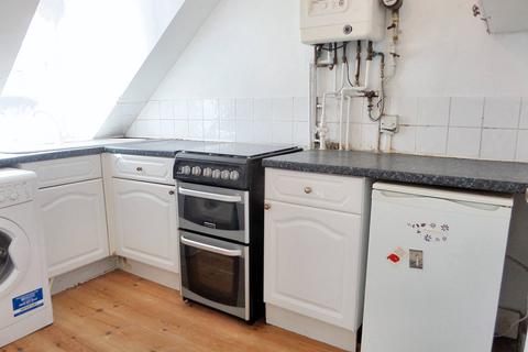 2 bedroom flat to rent, Conyers Road, London SW16