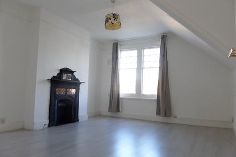 2 bedroom flat to rent, Conyers Road, London SW16