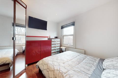 3 bedroom flat for sale, Cricklewood Lane, London NW2