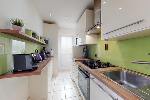 3 bedroom flat for sale, Cricklewood Lane, London NW2