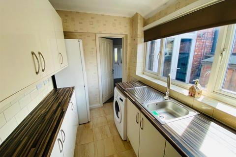 2 bedroom terraced house to rent, Parkdale Avenue, Audenshaw M34