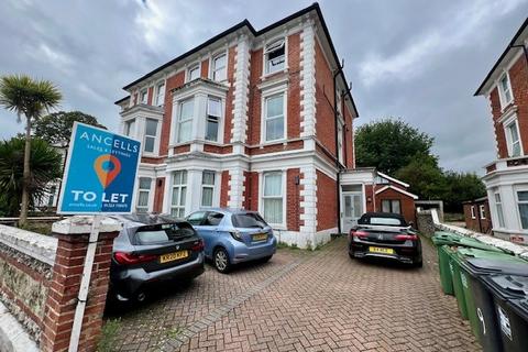 3 bedroom detached house to rent, College Road, Eastbourne BN21