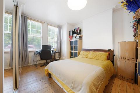 2 bedroom flat for sale, Queenstown Road, SW8