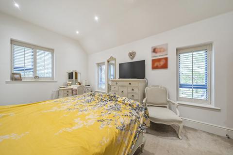 1 Chervil Close, Godalming, GU7 1PS
