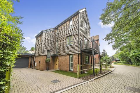 1 Chervil Close, Godalming, GU7 1PS