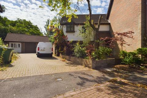 3 bedroom house to rent, Marsworth Close, Hayes