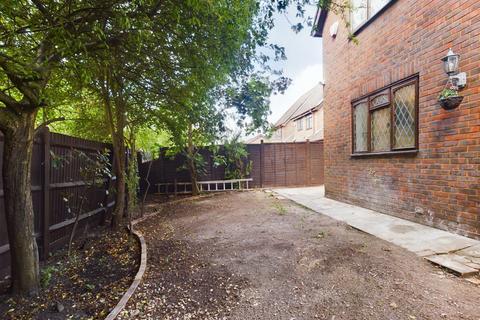 3 bedroom house to rent, Marsworth Close, Hayes