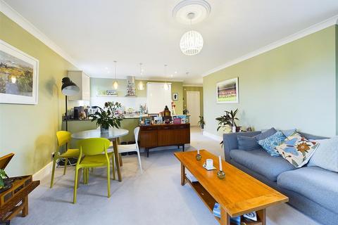 Flat 5, Fiveways Ickenham Road, Ruislip, HA4 7BZ