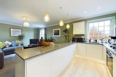 Flat 5, Fiveways Ickenham Road, Ruislip, HA4 7BZ