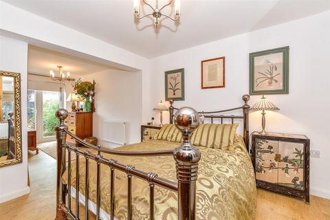 12 Beverley Gardens, Dymchurch, Romney Marsh, TN29 0UJ