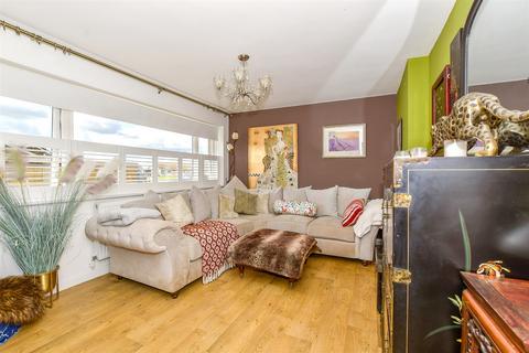 12 Beverley Gardens, Dymchurch, Romney Marsh, TN29 0UJ