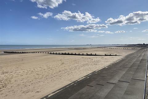 12 Beverley Gardens, Dymchurch, Romney Marsh, TN29 0UJ