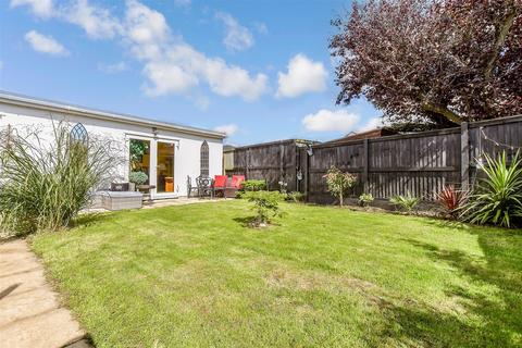 12 Beverley Gardens, Dymchurch, Romney Marsh, TN29 0UJ