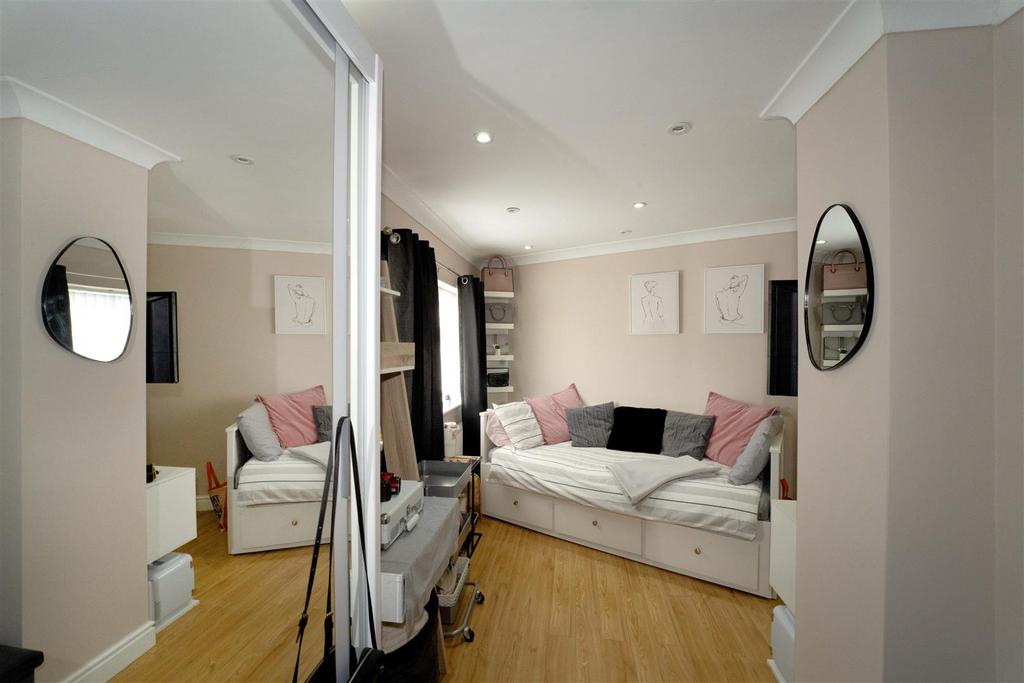 Bedroom 3 2.jpg