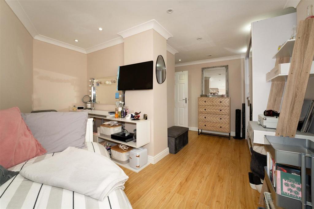 Bedroom 3.jpg