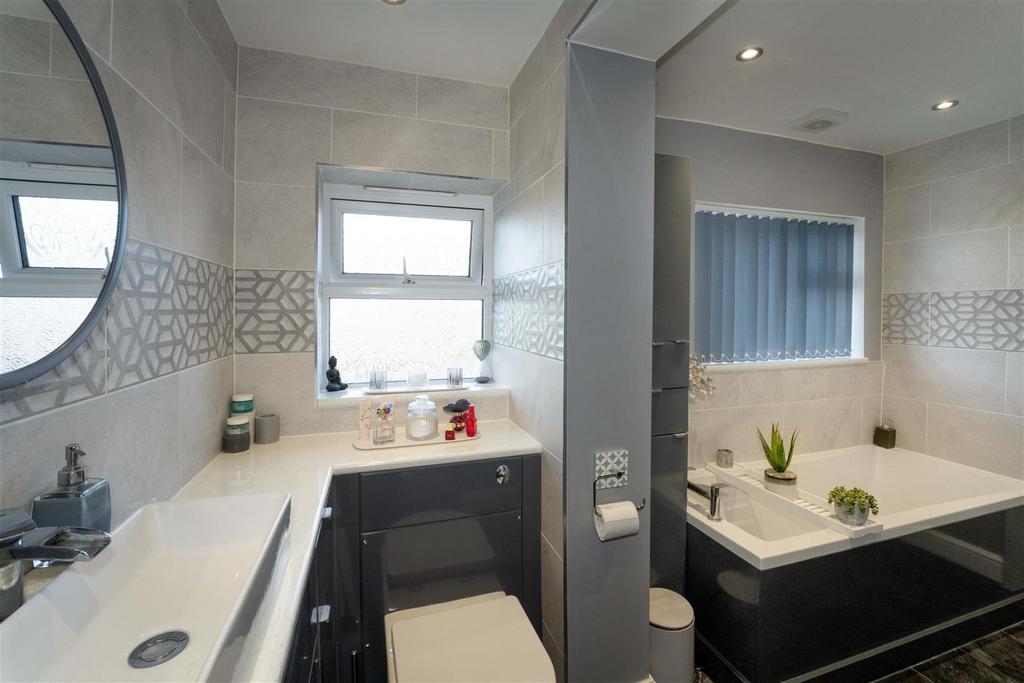 Bathroom 1.jpg