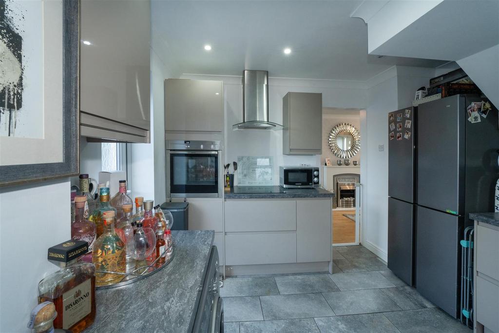 Kitchen 1.jpg