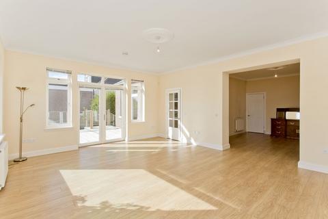 93 Glasgow Road, Edinburgh, EH12 8LH