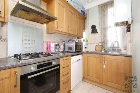 3 bedroom apartment to rent, Abbotsford Avenue, London, N15