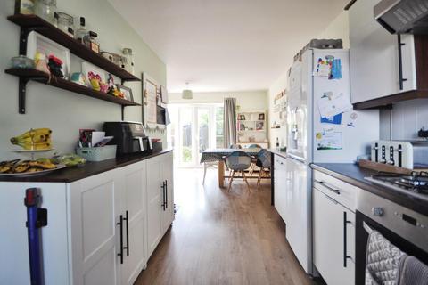 49 Blakeslee Drive, Exeter, EX2 7FN