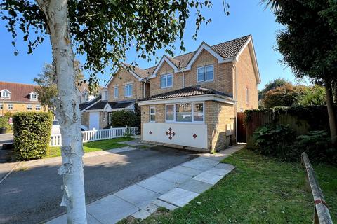 4 bedroom detached house for sale, Earlswood Park, New Milton, Hampshire. BH25 5GY