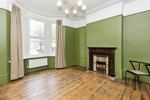 4 bedroom house to rent, Abbotts Park Road, London E10