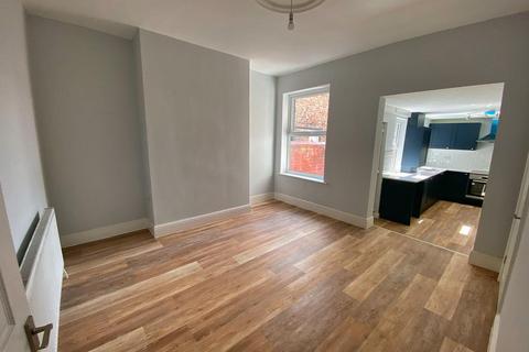 4 bedroom terraced house to rent, Broom Lane, Levenshulme,