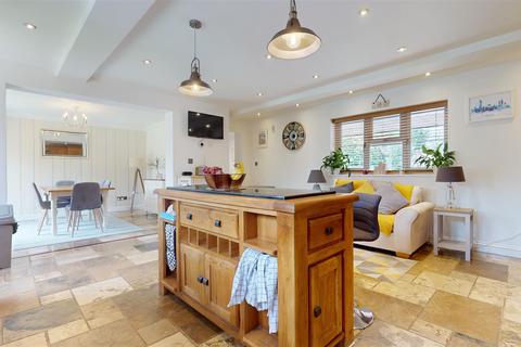 5 bedroom detached house for sale, Walton Road, Caldecotte, Milton Keynes