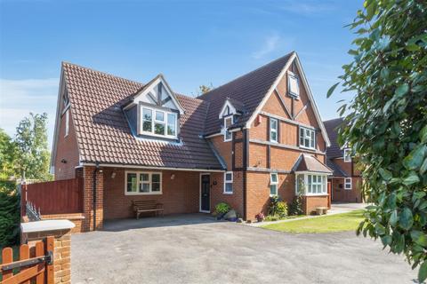 5 bedroom detached house for sale, Walton Road, Caldecotte, Milton Keynes