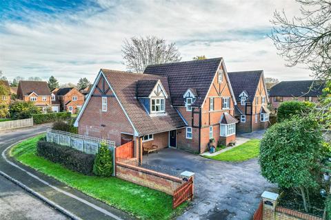 5 bedroom detached house for sale, Walton Road, Caldecotte, Milton Keynes