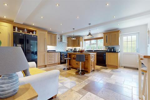 5 bedroom detached house for sale, Walton Road, Caldecotte, Milton Keynes