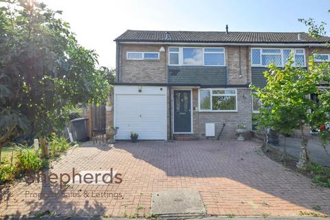 3 bedroom end of terrace house for sale, Claremont, Goffs Oak EN7