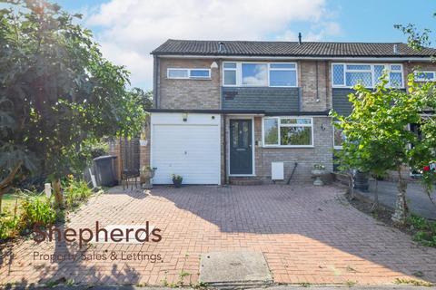 3 bedroom end of terrace house for sale, Claremont, Goffs Oak EN7