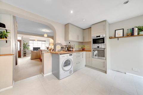24 Woodman Road, Coulsdon, CR5 3HP