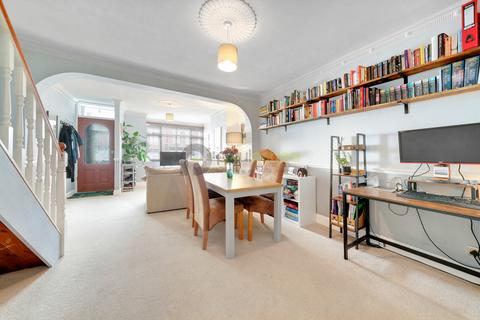24 Woodman Road, Coulsdon, CR5 3HP